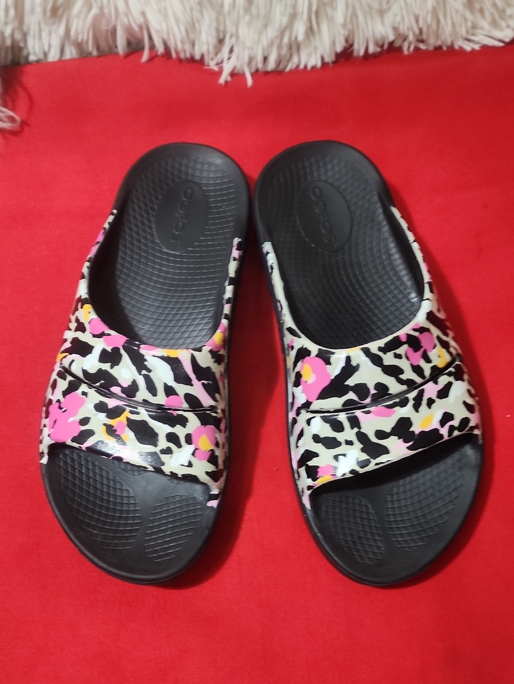 OOFOS Ooahh Luxe Recovery Limited Slide Sandals